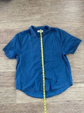 Madewell Short-Sleeve Denim Chambray Shirt. Size M.